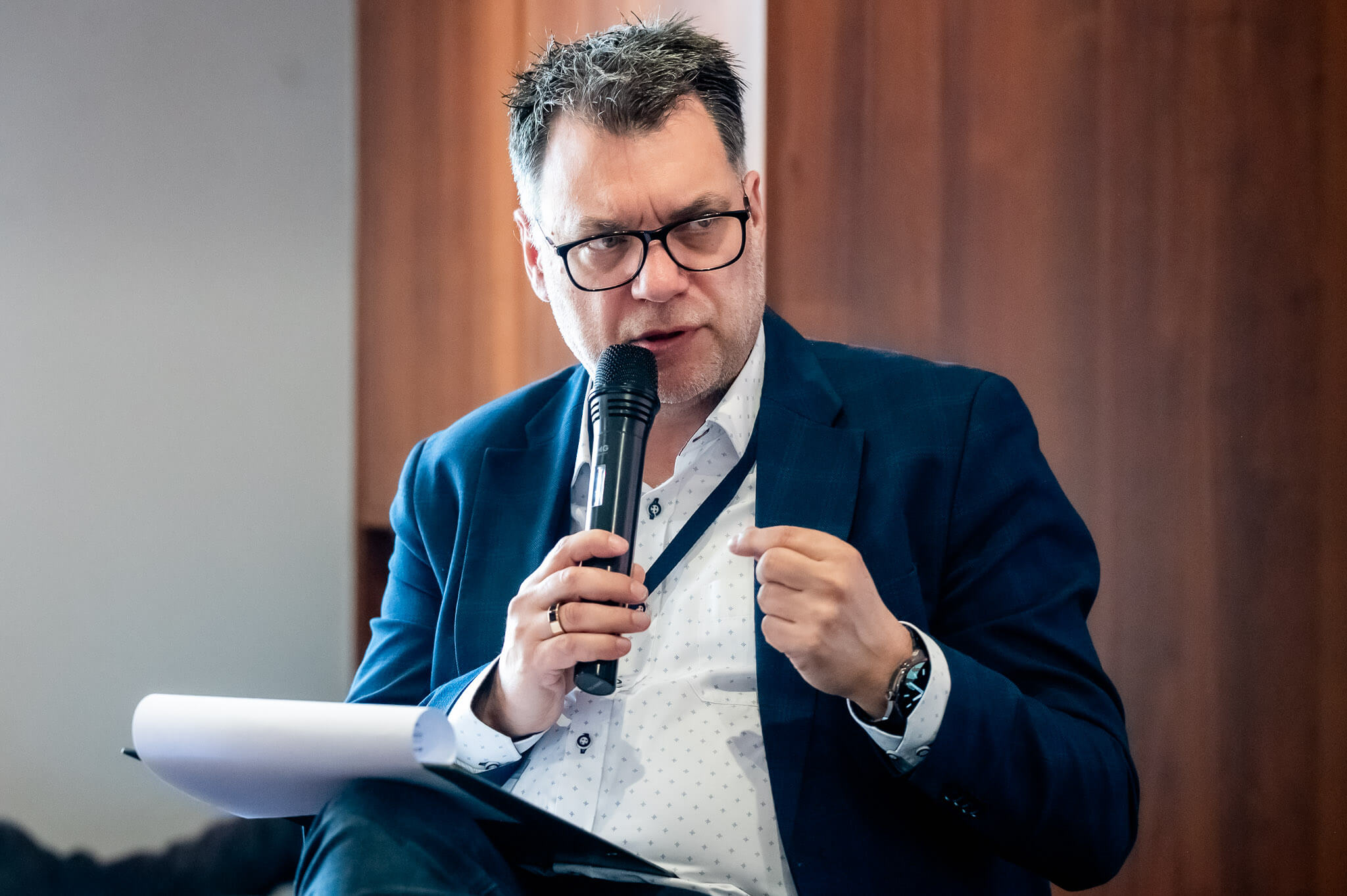 Jacek Liberski prowadzi II panel