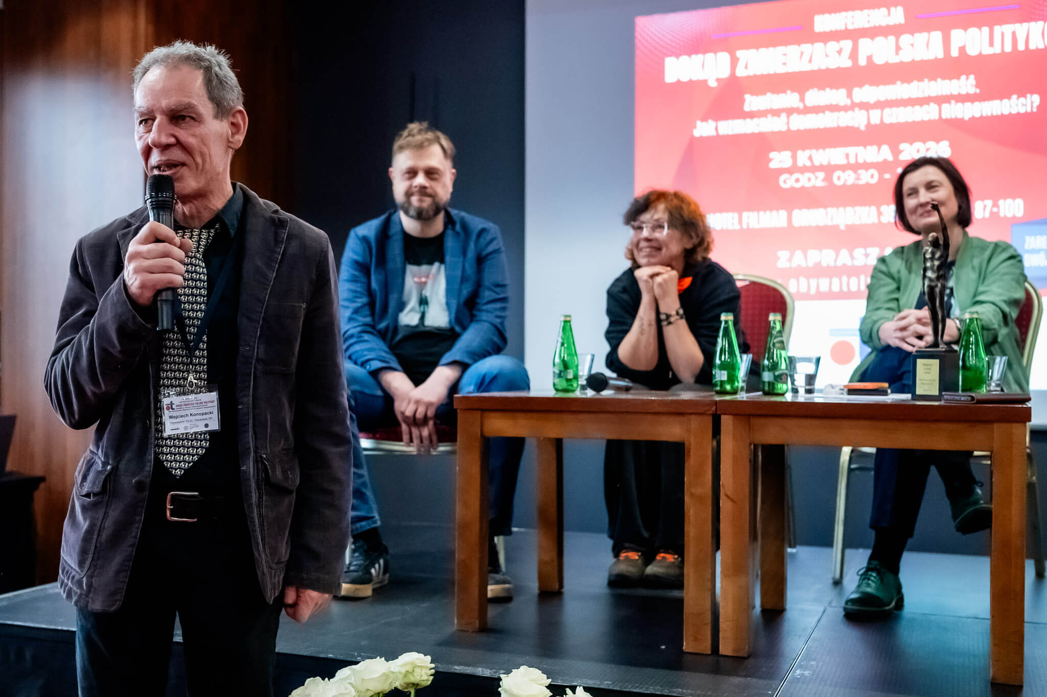 Wojtek Konopacki dziękuje uczestnikom za udział w konferencji